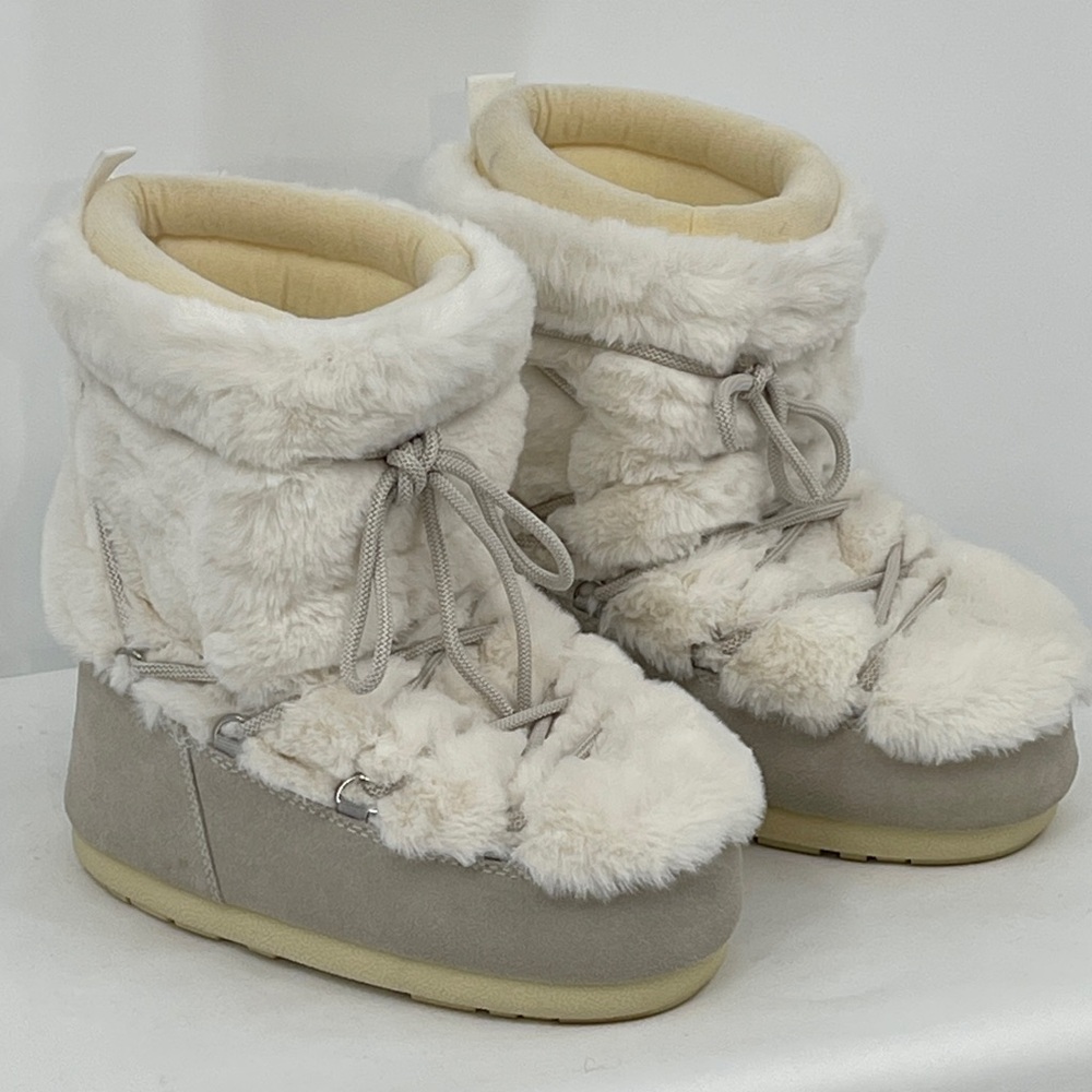 STEVE MADDEN PLATFORM Cozy White and Cream Women's Winter Boots SIZE 6/7